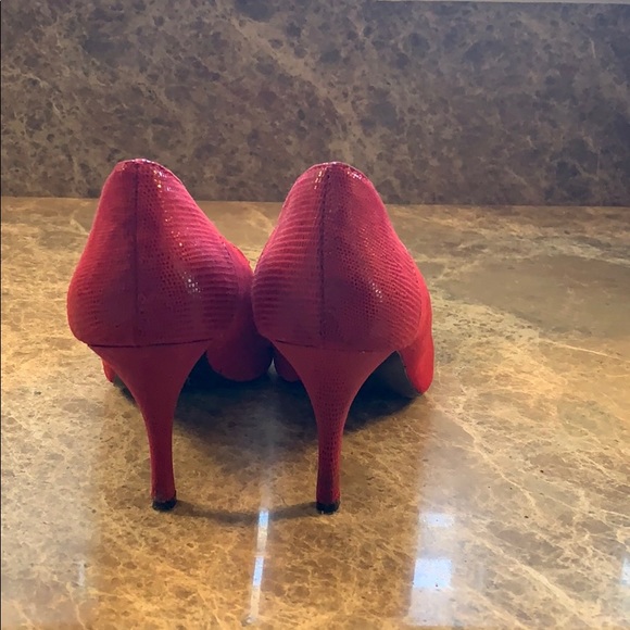 Nine West red color shoes. - Picture 3 of 7
